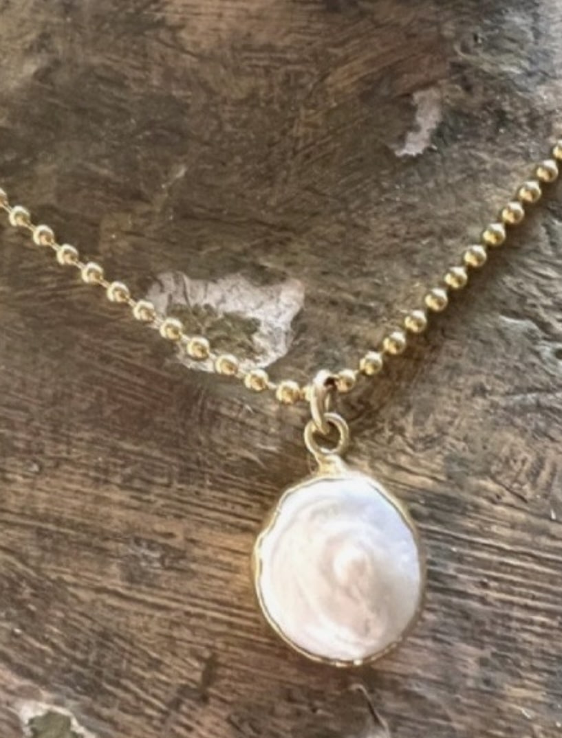 14K Gold Paperclip Necklace with a Pearl Pendant