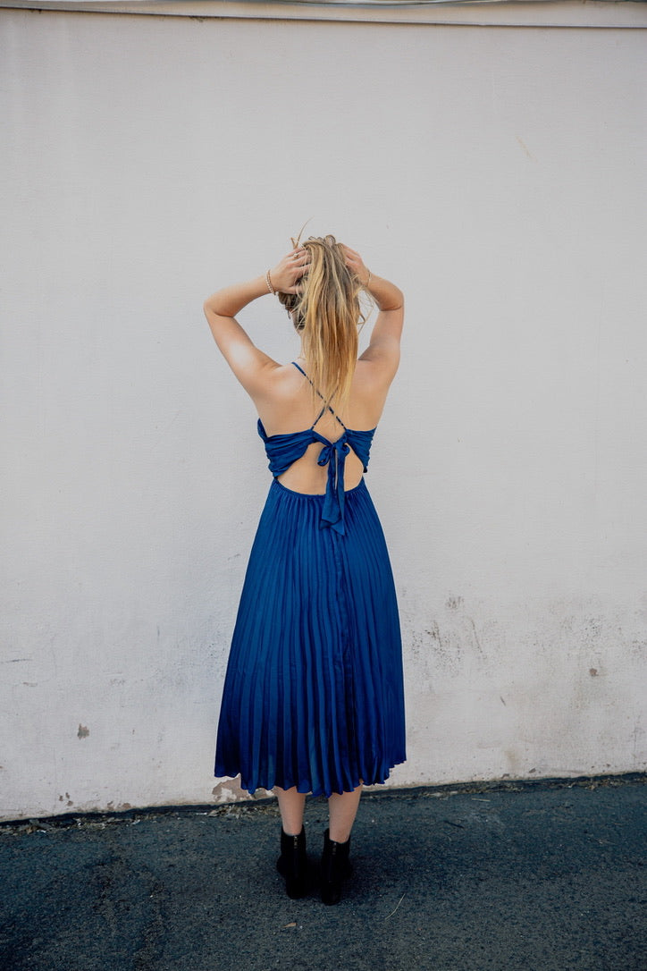 satin pleated midi dress CLASSIC BOMBSHELL SATIN PLEATED MIDI DRESS M / Midnight by 75 Degrees and Fuzzy