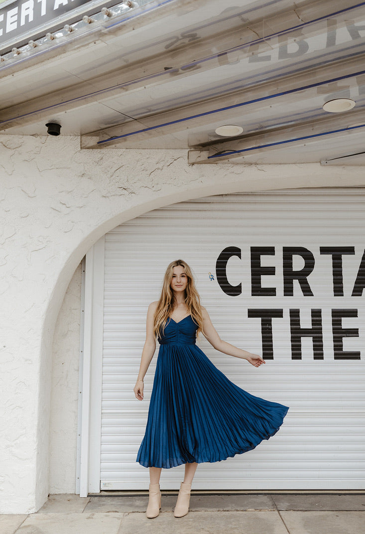CLASSIC BOMBSHELL SATIN PLEATED MIDI DRESS M / Midnight by 75 Degrees and Fuzzy